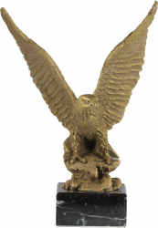 3142 Pigeon fowl and falconry Trophie